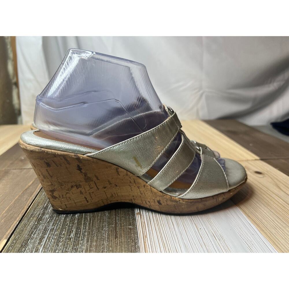 Attention Sandals Womens Size 8 M Silver Wedge Slip On Open Toe Comfy Grannycore - Picture 2 of 11